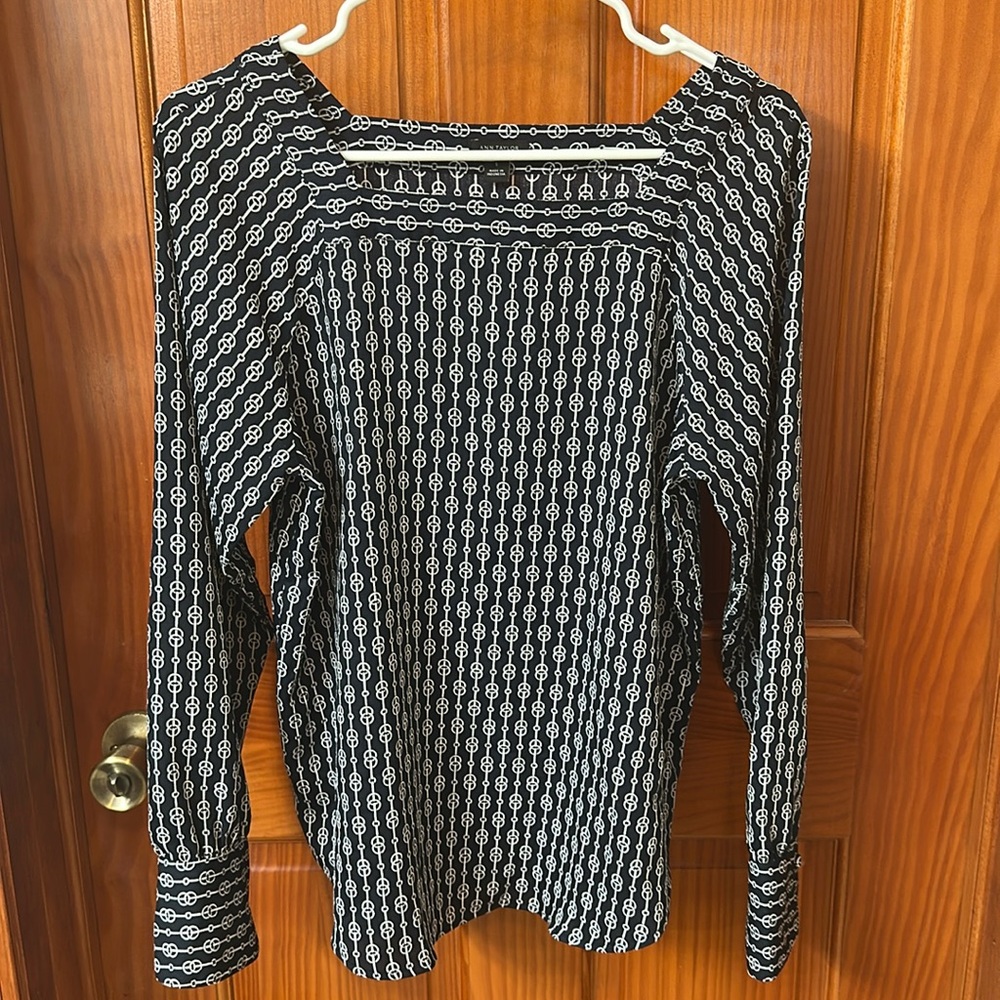 Ann Taylor SnNavy Blue Long Sleeve Blouse White Chain Link Print Square Neck
